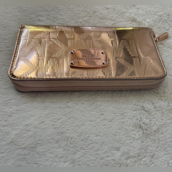 Michael Kors zip Around Rose Gold Wallet EUC - Picture 3 of 9